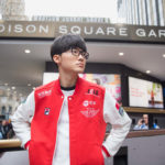 Faker autografa jaqueta e é leiloada em ação beneficente