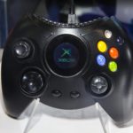 Controle “Duke”, original do primeiro Xbox voltará em Março.